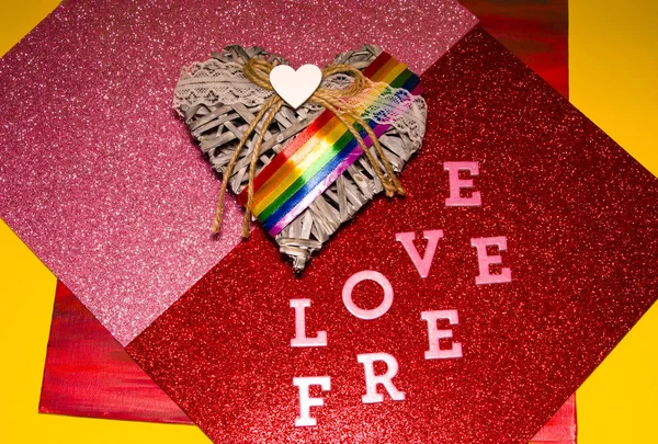 Valentin-napi kártya. Szív a háttérben az LGBt zászló. Az emberek közötti kapcsolat. Háttér. A romantika fogalma. — Stock Fotó