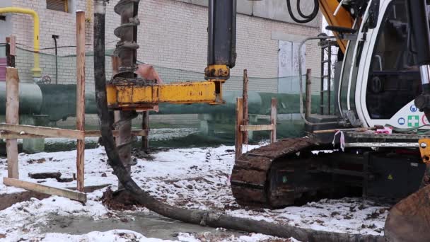 Spundwand Spundwand Raupenbohranlage Bohrungen Und Ausgrabungen Aus Dem Brunnen Weißrussland — Stockvideo