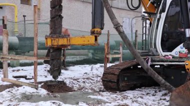 Dökme ekipmanları: sondaj kulesi. Sürüngen Sondaj Aletleri. Kuyudan sondaj ve kazı. Beyaz Rusya. Salihorsk.