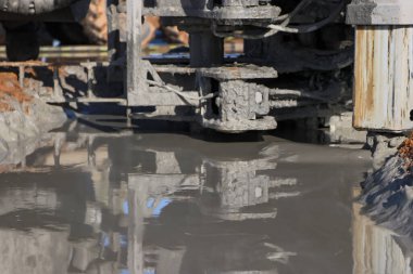 Sondaj kulesi. Derin kuyular kazıyoruz. Coring. Endüstri. Mineral keşfi.