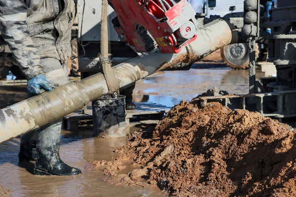 Sondaj kulesi. Derin kuyular kazıyoruz. Coring. Endüstri. Mineral keşfi.