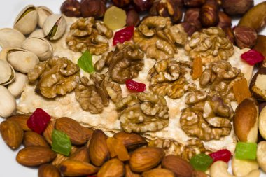 Fındık, badem, fındık, kaju ve kuru meyve. Mineral ve vitamin açısından zengin sağlıklı gıdalar. Diyet ve formda. Sağlıklı bir yaşam tarzı. Uygun beslenme kavramı.