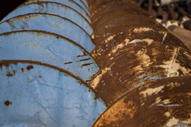 Sondaj kulesi. Derin kuyular kazıyoruz. Sondaj ekipmanları ve aletleri. Mineral keşfi. Toprağı donduran kuyu aygıtı..