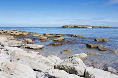 Moelfre, Anglesey North Wales, kayalık sahil şeridi