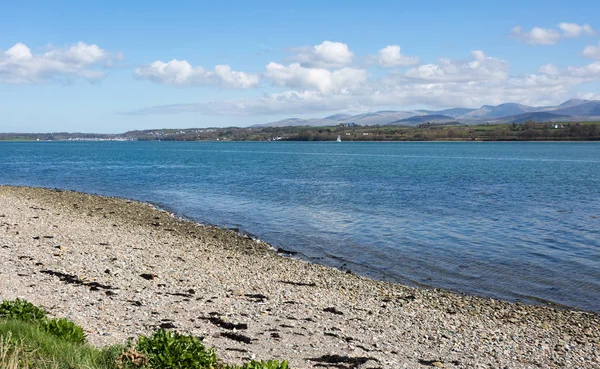 Menai-szoroson, Észak-Walesben Anglesey — Stock Fotó