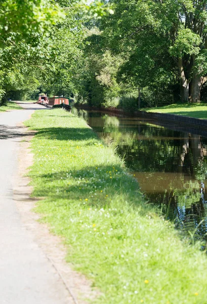 Canal boats moored on the Llangollen canal — Stock Photo, Image