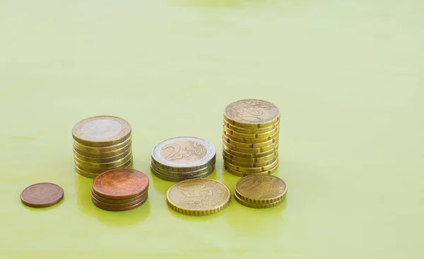 Random amount of euro coins on green table — Stock Photo, Image