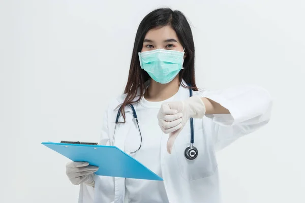 Joven Asiática Médico Mujer Usando Médico Bata Uniforme Abrigo Máscara —  Fotos de Stock