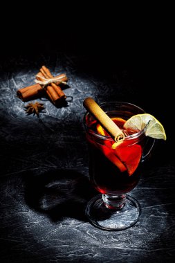 Baharatlı Noel şarabı