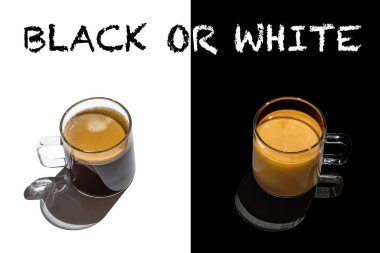 Kalp şeklinde bir fincan kahve ve fasulye ve beyaz arka planda duyma oranı