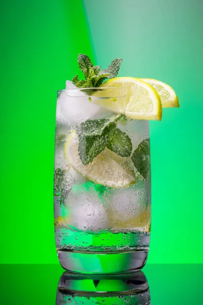 Mojito Berry Cola Cocktails Lime Ice Color Background — 图库照片