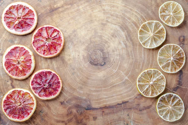 Dried Red Oranges Limes Lemons Wooden Background Copy Space — Stock Photo, Image