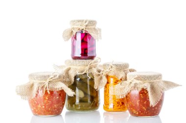 Sebze turşusu, sarımsak, havuç, patlıcan, kabak, salatalık.