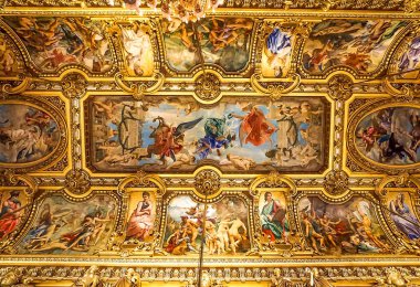 Paris, Fransa - 4 Ağustos 2019: The Palais Garnier 