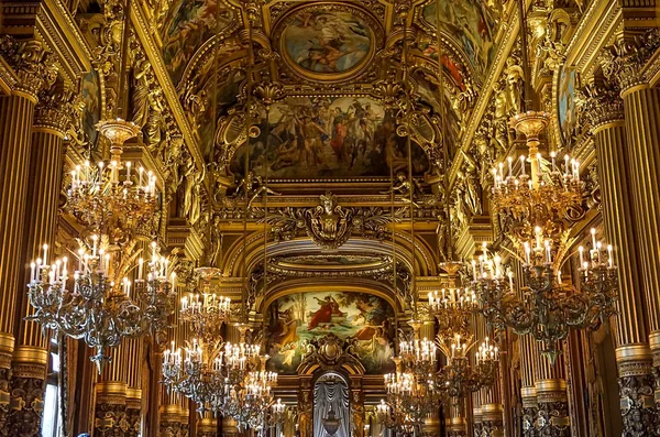 2019年8月4日，法国巴黎：加尼耶宫 — 图库照片