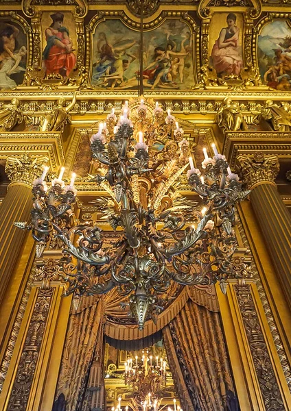 París, Francia - 4 de agosto de 2019: El Palacio Garnier — Foto de Stock
