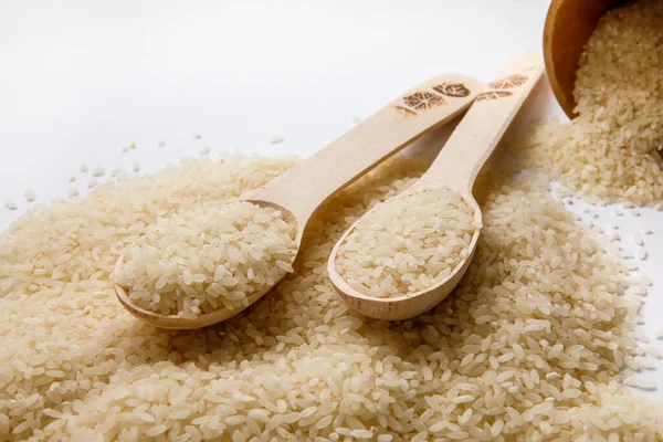 Tazón Arroz Blanco Junto Una Pila Arroz Sobre Fondo —  Fotos de Stock