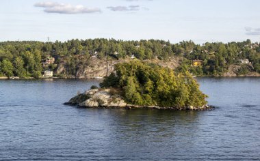 İsveç. Baltık Denizi kıyısında küçük bir ada