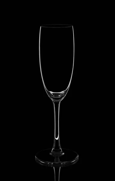 黒の背景にガラスのゴブレット — ストック写真
