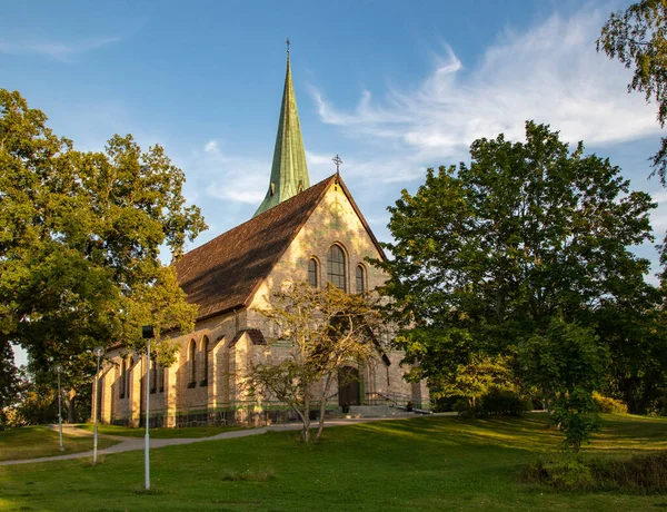 Stenen Kerk Gustavsberg Een Zomerdag Tegen Een Blauwe Lucht — Stockfoto