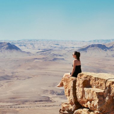 Uçurumdan çöle adlı kız