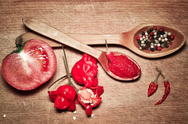 Corona de alfil y tomate con salsa de chile — Foto de Stock