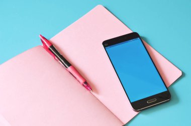 Kiev, Ukrayna - 8 Haziran 2016: Smartphone Xiaomi Mi 5. Çin Elektronik Xiaomi dünyanın üçüncü büyük smartphone üreticisi firmasıdır. 