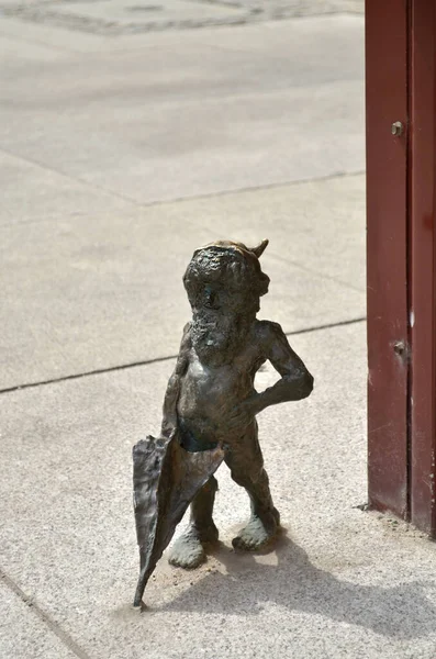 Wroclaw, Poland - July 19, 2013: Sculpture of gnome or draft — Stock Photo, Image