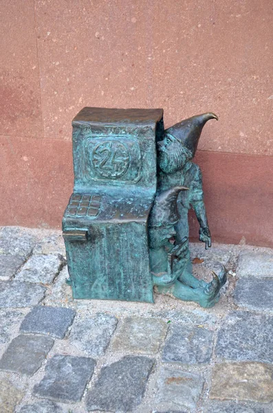 Wroclaw, Polonia - 19 de julio de 2013: Escultura de gnomo o borrador — Foto de Stock
