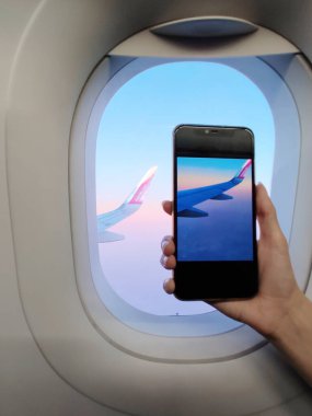 Münih, Almanya - 30 Haziran 2019: Airbus A321 Wizz Air uçağı. Wizz Air, 30 'dan fazla ülkeye hizmet veren Macaristan' ın en büyük filosuna sahip düşük maliyetli bir havayolu şirketidir. Kabin içi ve pencere görünümü.