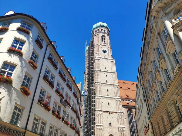 Munique, Alemanha - 28 de junho de 2019: Hirmer department store — Fotografia de Stock