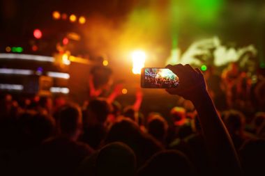 El ile bir akıllı telefon kayıtları canlı müzik Festivali, canlı konser, Sahne Alanı'nda göster