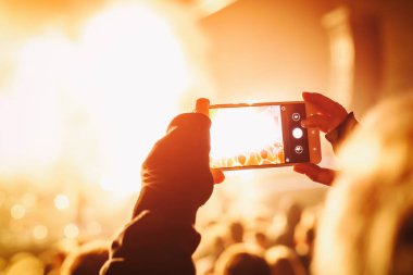 El ile bir akıllı telefon kayıtları canlı müzik Festivali, canlı konser, Sahne Alanı'nda göster