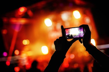 El ile bir akıllı telefon kayıtları canlı müzik Festivali, canlı konser, Sahne Alanı'nda göster