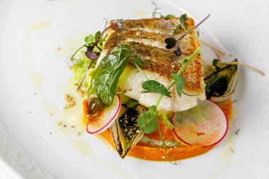 Balık yemek - zander kızarmış balık fileto