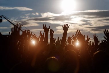 Siluetleri el açık havada Müzik Festivali
