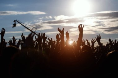 Siluetleri el açık havada Müzik Festivali