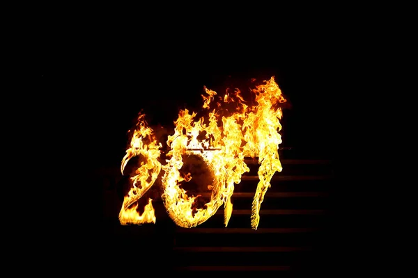 Brûler les numéros 2017, comme le symbole de la fin de l’année — Photo