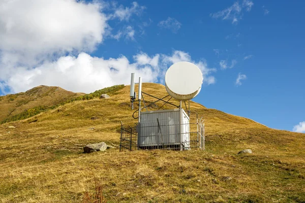 Observatoriet och meteorologisk station i bergen — Stockfoto