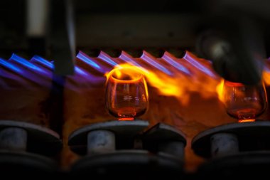 Cam üfleme işlemi, cam imalatı