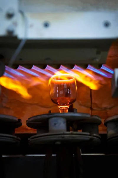 Glass blowing process, Manufacture of glassware — Stock Photo, Image