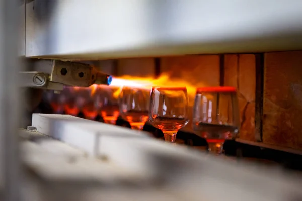 Glass blowing process, Manufacture of glassware — Stock Photo, Image