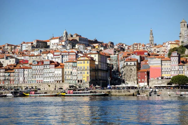 Zijaanzicht van de hoofdstad van Portugal — Stockfoto