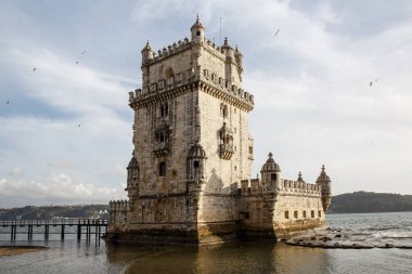 Belem Kulesi, Portekiz 'in Lizbon kenti Torre de Belem' de Santa Maria de Belem bölgesinde bulunan bir kuledir.