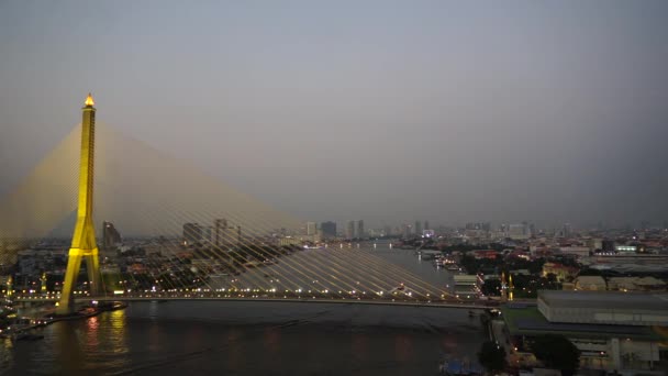 黄昏时分曼谷的桥 横跨Chao Phraya河的泰国美丽桥梁 — 图库视频影像