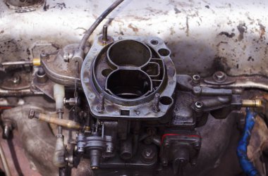 VAZ 2106 'nın içten yanmalı motorunun karbüratörü. Otomobil parçaları ve yedek parçalar.