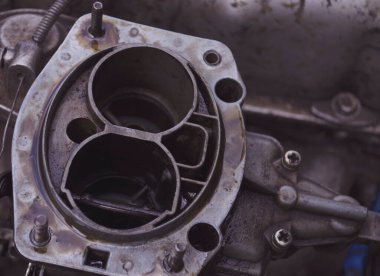 VAZ 2106 'nın içten yanmalı motorunun karbüratörü. Otomobil parçaları ve yedek parçalar.