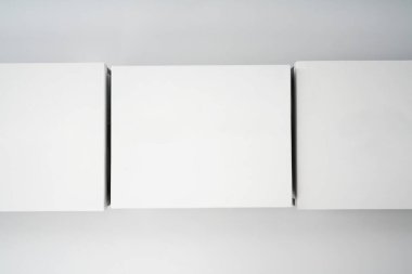 Deri bilek çizmeleri için özel bir kutu tasarladım. Kağıt çevre dostu ürünlerin görsel tanıtımı için kompozisyon.