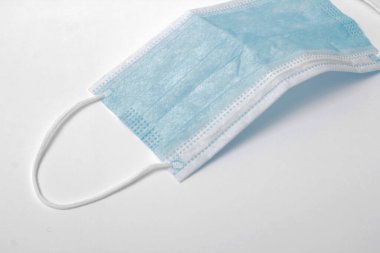 Koruyucu maske. Virüs ve bakterilerin maskesi. Tıbbi maske. tabletler
