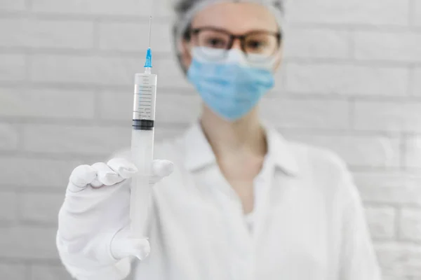 Médico Está Punto Ponerse Una Inyección Vacuna Contra Gripe Covid — Foto de Stock